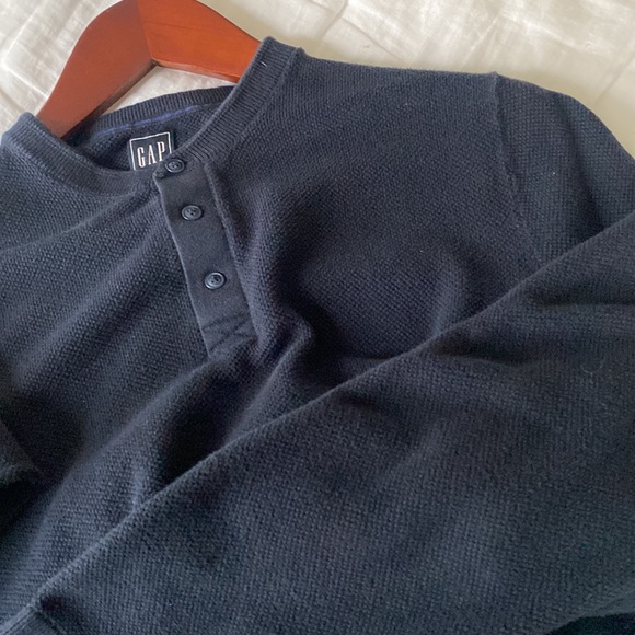 Men’s GAP Pique 3/4 Button Navy Sweater - Picture 8 of 8